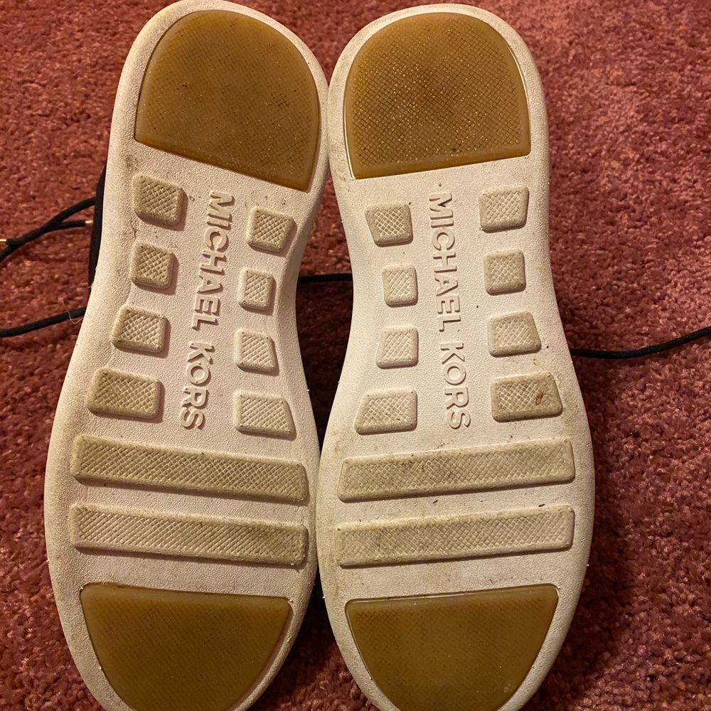 Shoes - Picture 4 of 8